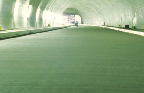 広幅員中折れ式セットフォーム工法・施工例 広幅員中折れ式セットフォーム工法・施工例