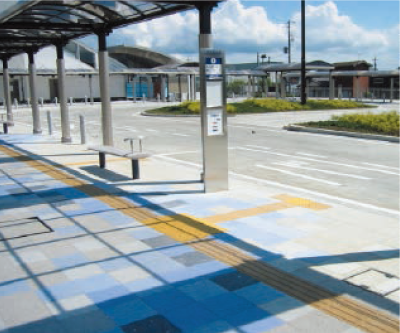 ブロックボイス・駅前バス乗り場の案内 ブロックボイス・駅前バス乗り場の案内